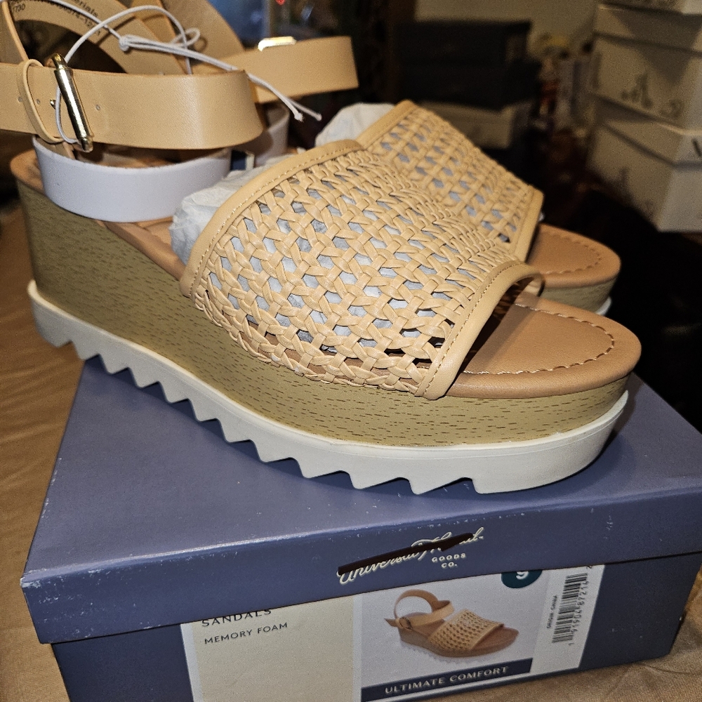 Universal Thread Alba Platform Memory Foam Heeled Sandals in Tan, US Women's 9